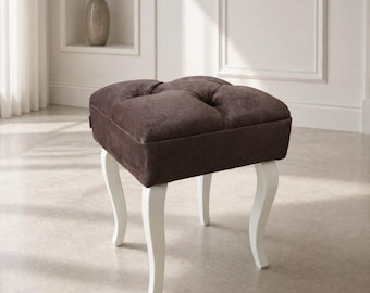 Small upholstered bench – classic charm & customizable