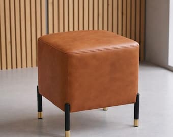 Elegant pouf with legs – modern & customizable design
