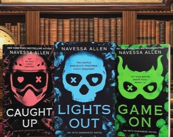 Caught Up, Lights Out, Game On (Colección de 3 libros en rústica) / Novelas románticas de Navessa Allen