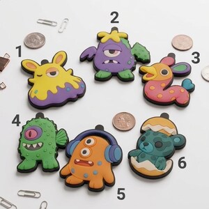 Cute 2D Monster PVC Keychains & Patches Quirky Custom Rubber Bag Charms Colorful Cartoon Creature Accessories Unique Backpack Tag