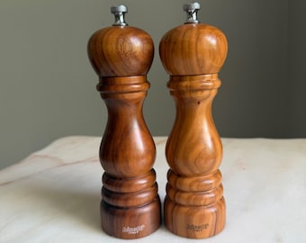 Juego de molinillos de sal y pimienta de madera de olivo Bisetti Italy, molinillo de cerámica de 16,5 cm (6,5 pulgadas)