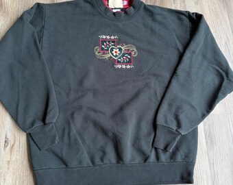 Sudadera vintage Top Stitch Morning Sun con bordado de corazón floral, color negro y rojo, talla M.