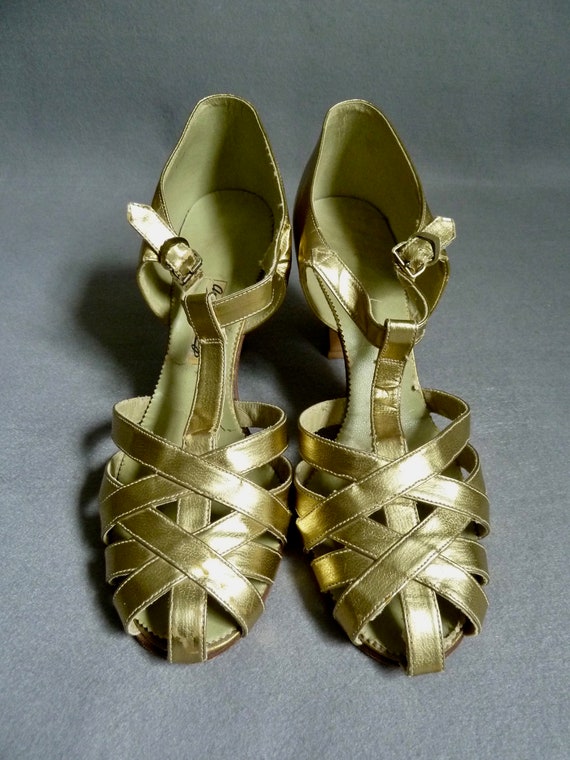 1930s Vintage Pale Gold T-Bar Evening Shoes | Danc