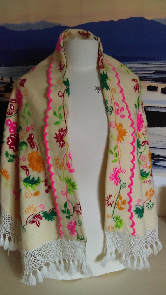 Vintage 1970s Embroidered Mexican Wedding Cape | E