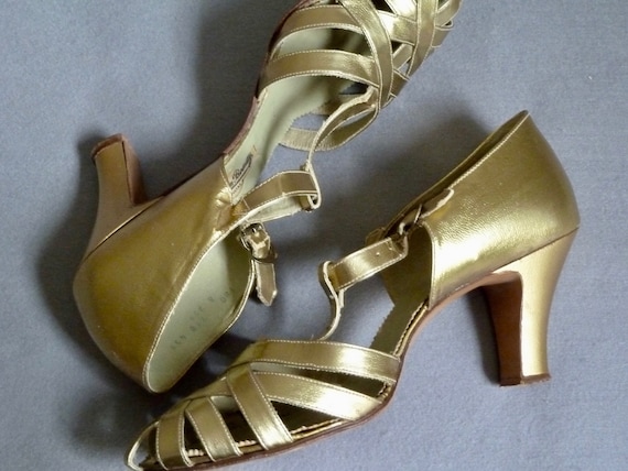 1930s Vintage Pale Gold T-Bar Evening Shoes | Danc