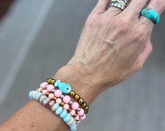 Pulsera con dije de pez de cerámica