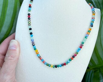 Collar con cuentas de cristal multicolor