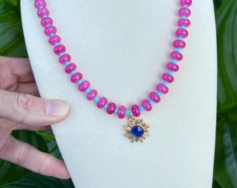 Collar rosa de cuentas hecho a mano / Dije de sol / Cierre de palanca / Joyería para combinar
