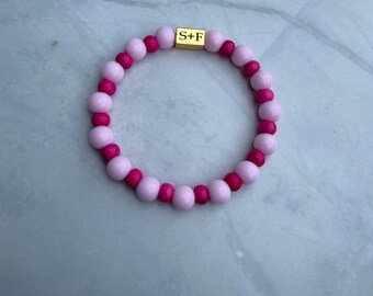 Pulsera rosa con cuentas acrílicas