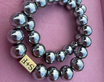 Pulsera de cuentas gruesas de hematita plateada de 10 mm