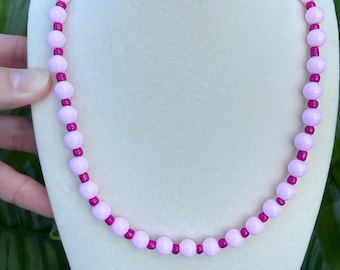 Collar de bulldog francés femenino: Cuentas acrílicas rosas, cuentas pequeñas