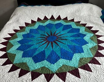 Handgemachte Türkis Medaillon Quilt, Blau Grün Burgunder Dahlie, Queen-Size, Erbstück Patchwork.