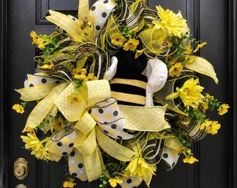 Bumble bee wreath
