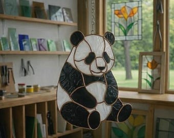 Mönster för solfångare av panda i målat glas, nybörjarvänligt (PDF-nedladdning)
