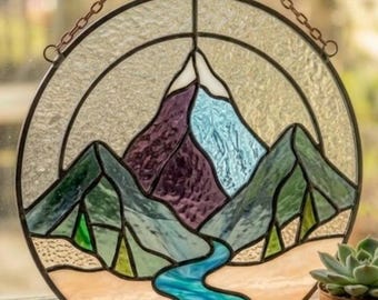 Mönster för solfångare i målat glas med berg, nybörjarvänligt (PDF-nedladdning)