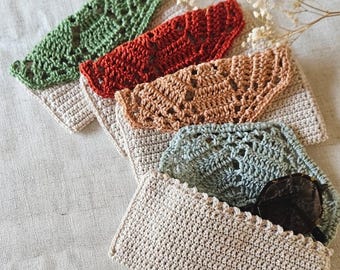 Pochette bohème crochetée main – Étui à lunettes ou accessoire de sac – Coton naturel – Collection Croch’Abeille