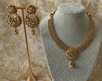 Antique Gold Indian Jewelry Set: Collar Necklace, Dangle Earrings – Floral Beaded Designs