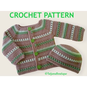 Könnte beinhalten: Häkelanleitung für eine gestreifte Strickjacke und eine passende Mütze aus braunem, grünem und weißem Garn. Die Strickjacke hat einen Knopfverschluss und die Mütze ist ein einfacher Beanie-Stil. Das Muster ist zum Kauf erhältlich.