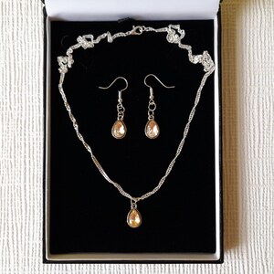 Ensemble boucles d&#39;oreilles et collier, boucles d&#39;oreilles et collier faits à la main, bijouterie faite à la main, bijoux faits à la main, boucles d&#39;oreilles et collier cadeaux