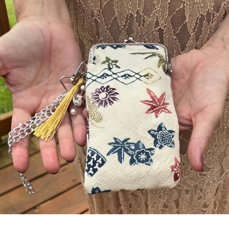 Silk Eyeglass Case Japanese Chirimen Kimono Silk Glasses Pouch Kiss Lock Case with Wristlet Four Season