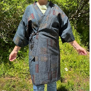 Chirimen sidenfodrad damhaori från Japan med omlottmönster