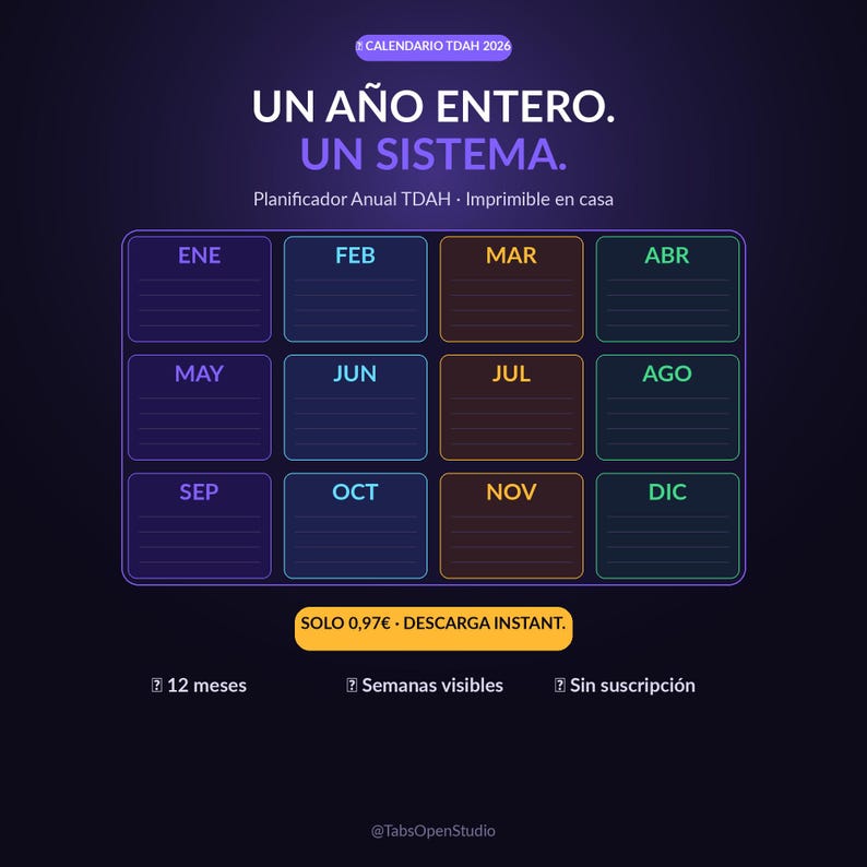 Pu&ograve; includere: Un'agenda digitale per il 2026 con sfondo viola scuro. L'agenda &egrave; organizzata per mese, con ogni mese di un colore diverso. Il testo include "UN A&Ntilde;O ENTERO. UN SISTEMA." e "Planificador Anual TDAH - Imprimible en casa."