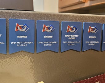 Imán con pancarta azul de FIRST Robotics