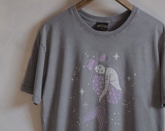 Graues Acid Wash 'Sweet Dreams' Frauen Mermaid T-Shirt von Art Disco