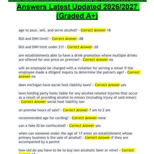 Op de afbeelding: Een witte keramische mok met een zwarte handgreep en de tekst "But First, Coffee" in een vetgedrukte, zwarte letter. De mok staat tegen een vage achtergrond, wat een gezellige setting suggereert.