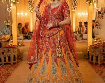Lehenga gele netcholi bruid: geborduurd paisley-kristal, roodfluwelen rand | Halfgestikte, feestelijke trouwkleding | Maatwerk