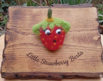 Broche de fresa de fieltro con aguja – Accesorio de arte textil caprichoso, broche de fruta kawaii