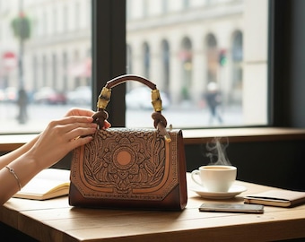 Bolso de mano estilo chino con relieve para mujer: bolso de hombro o bandolera artístico, moderno y versátil.