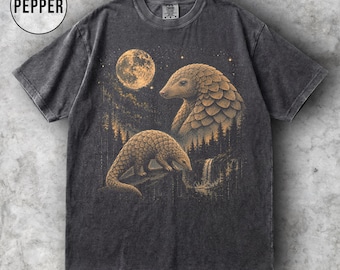 Shirt Pangolin Moon, vintage Pangolin-T-shirt, Comfort Colors Wildlife Shirt, Forest Animal Moon Graphic T-shirt, Retro Nature Pangolin-cadeau