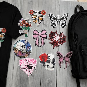 Spöklika skalle- och spindelbroderade lappar för DIY-kläder