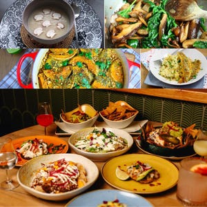 Puede incluir: Un collage de varios platos, incluyendo sopa de champiñones, champiñones salteados con espinacas, un plato de calabaza y varios platos de inspiración mexicana. Los platos están dispuestos sobre una mesa de madera, mostrando una variedad de opciones culinarias.