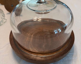 Vintage Goodwood Tablett aus echtem Teakholz mit schwerer Glaskuppel.