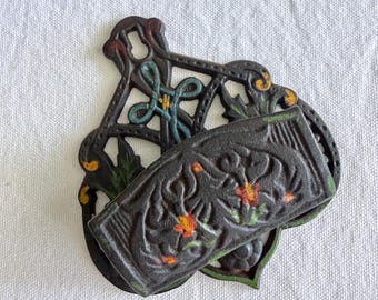 Vintage Streichholzhalter aus Gusseisen von Wilton