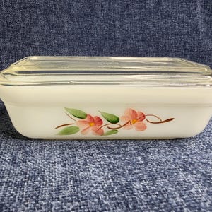 Vintage 1940/1950s Fire-King Glass Rectangle Refrigerator Dish with Lid, Bakeware. Peach Blossom Pattern