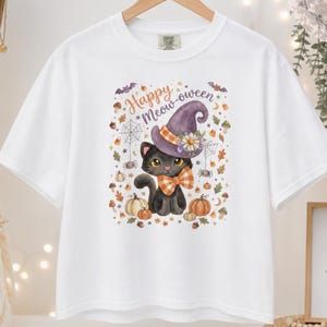 Fröhliches Katzen-Halloween-Shirt mit Hexenmotiv • Süßes Halloween-T-Shirt • Comfort Colors 3023CL Boxy Tee • Herbstliches Katzen-T-Shirt • Gruseliges Saison-Top