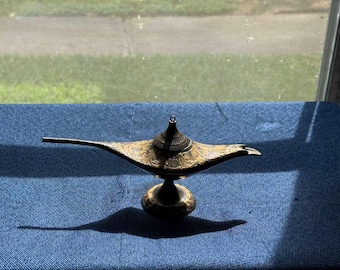 Lampa naftowa Aladyn z mosiądzu trawionego w stylu vintage z lat 70. XX wieku – emalia czerwona i zielona – duża, 9 cali