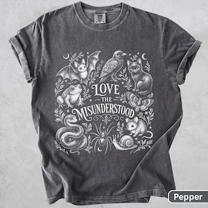 Älska det missförstådda skjortan, Comfort Colors Wildlife Tee, gotisk naturälskareskjorta, mörk cottagecore djurgåva