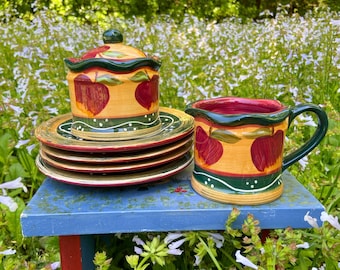 Conjunto vintage ACK Casa Vero Country Apple Sugar Creamer e prato de salada, década de 1990.