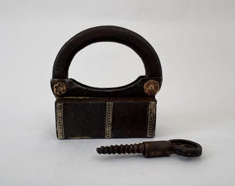 Lucchetto vintage in ferro con chiave, lucchetto antico, decorazione industriale rustica, lucchetto antico da collezione