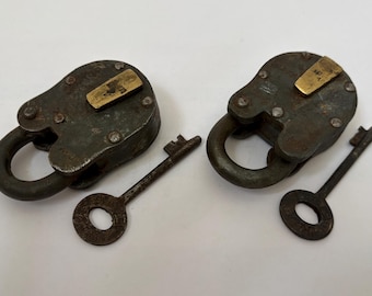 Handgemachte Vintage 2 Eisen Vorhängeschloss mit Schlüssel Rustikale Antique Lock Sammlerstück