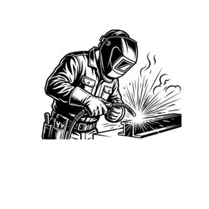 Peut inclure: Une illustration graphique en noir et blanc représentant un soudeur portant un casque de protection et des vêtements de travail, tenant un chalumeau qui émet des étincelles et de la fumée sur une poutre métallique avec une ceinture à outils.