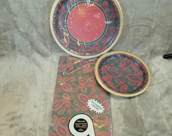 Vintage Amscan Party Supplies Set Green Red Paisley Tablecloth Plates 3pc