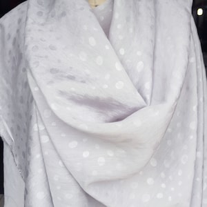 Gorgeous Airy Grey Silver Jacquard Woven Fabric Lightweight 1 Yard Beautiful Drape Silk Hand Dots Lurex