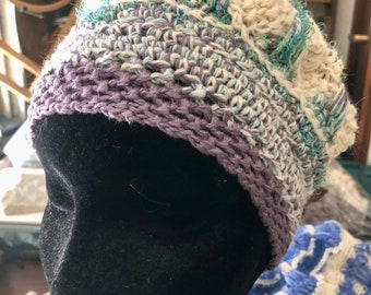 Cappello bianco panna verde e viola