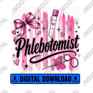 Puede incluir: Un diseño gráfico con la palabra Phlebotomist en letra cursiva negra, un lazo rosa, un tubo de ensayo médico con un icono de corazón y una jeringa con alas de mariposa rosas. El fondo tiene pinceladas rosas verticales y pequeños corazones.
