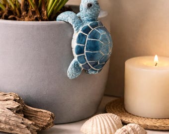 Statuetta di tartaruga marina, decorazione per la casa in stile costiero, regalo per gli amanti delle tartarughe, statua da giardino in resina, ornamento per casa al mare, conchiglia con fiori tropicali, regalo per la mamma